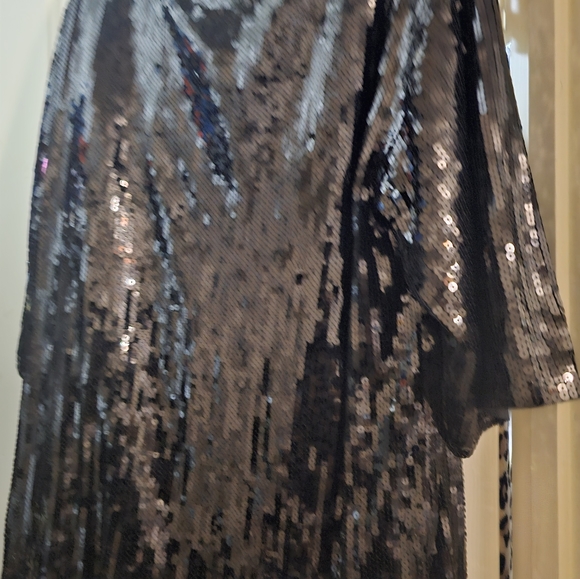 Beautiful sequence black and white mini dress - Picture 2 of 4